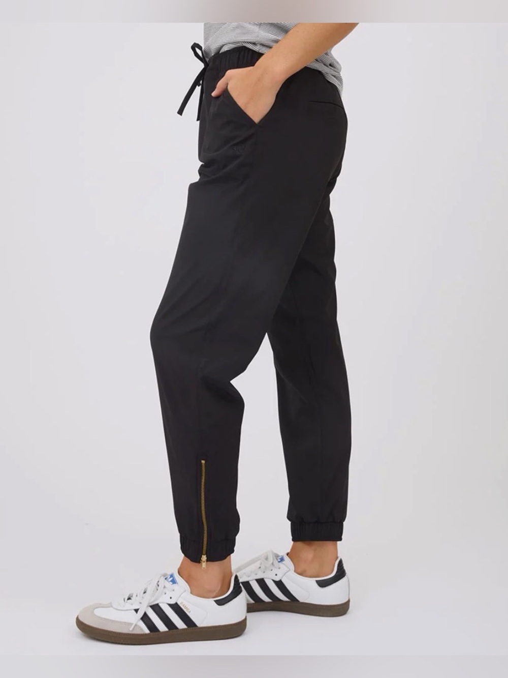 Albion Black Jetsetters Drawstring Joggers with Ankle Zip. Women’s Small